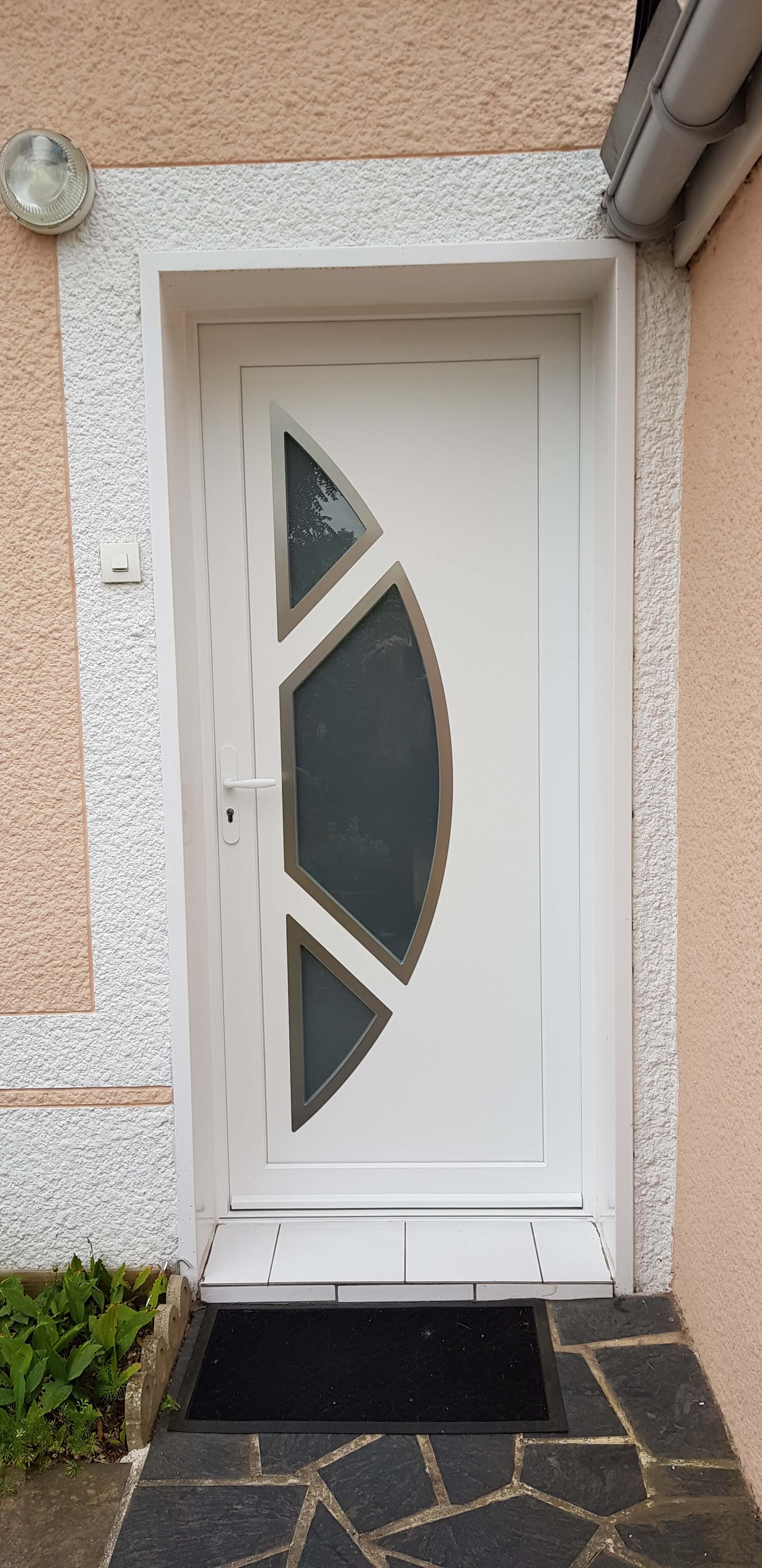 Porte d'entrée alu blanche à Melun — après