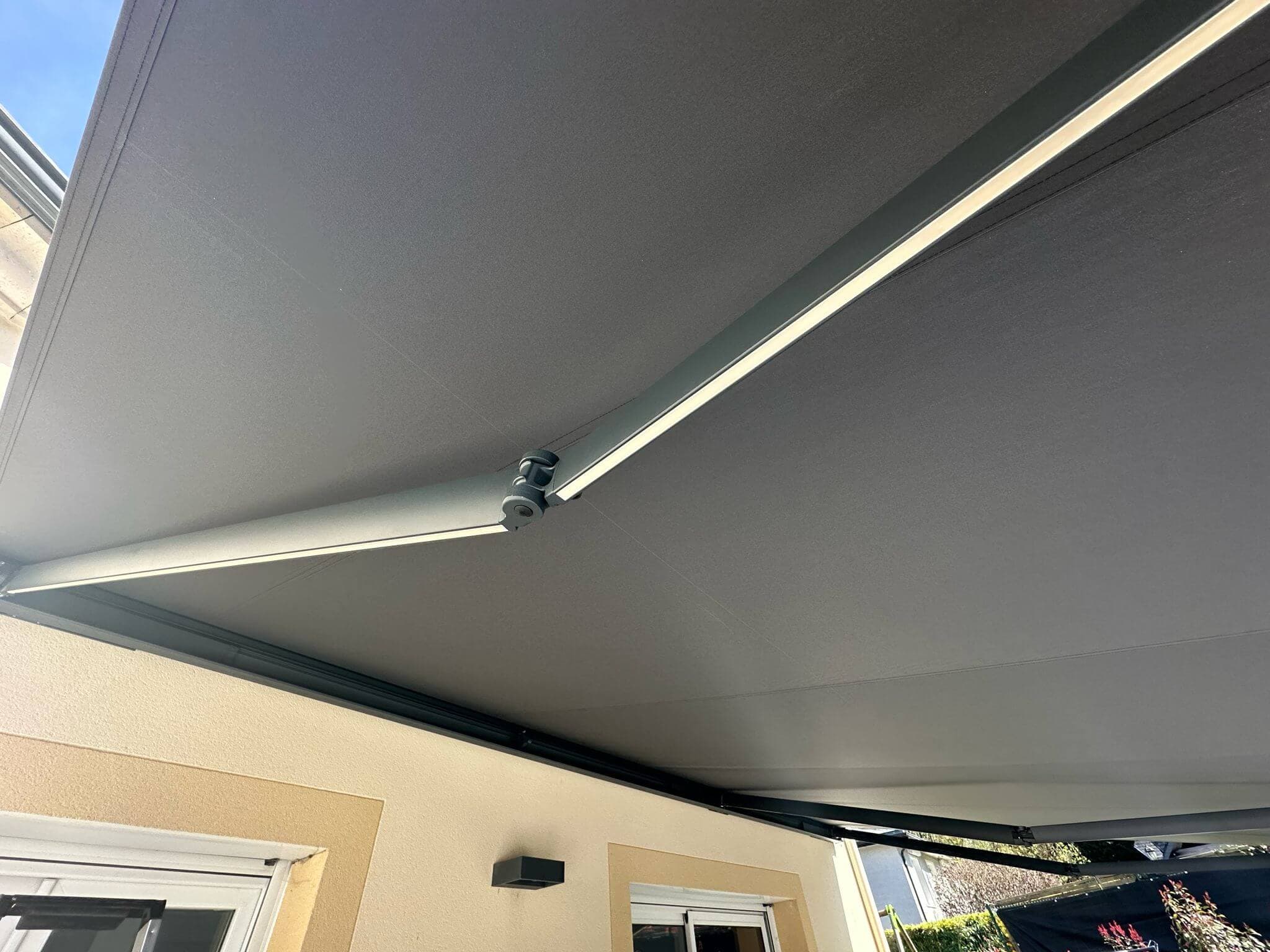 Store banne LED à Torcy — après